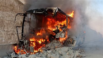 مصرع 4 أشخاص وإصابة 21 آخرين في تصادم أتوبيس بتريلا بالمنيا (صور)