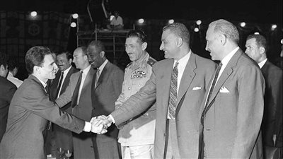 أشهر أغاني القنال.. محمد عبد المطلب يغني «ياسايق الغليون».. أم كلثوم تحفظ «فرحة القنال» في 4 بروفات.. وفايدة كامل تقدم «دع سمائي»  