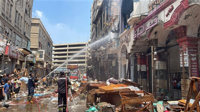 فيديو يرصد بطولة رجال الحماية المدنية في إخماد حريق العتبة 