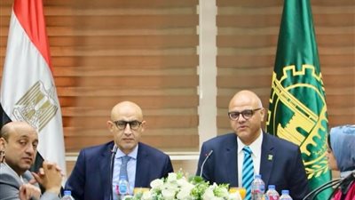 عبد اللطيف يناقش خطط تطوير المنظومة التعليمية بالقليوبية (صور)