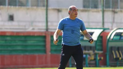 علي ماهر يمد الراحة للاعبي المصري يوم آخر 