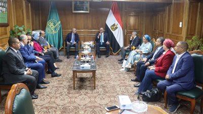 عبد اللطيف يواصل جولاته في القليوبية، ويناقش آليات الارتقاء بالمنظومة التعليمية 