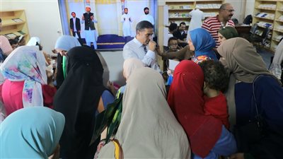 مسابقة «اختر هديتك» بجناح الأزهر تجذب جمهور معرض الإسكندرية للكتاب (صور)