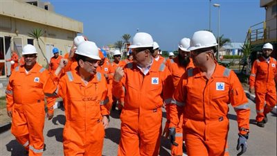 رئيس القابضة للغازات الطبيعية يتفقد مواقع العمل بالشركة الفرعونية للبترول ببورسعيد 