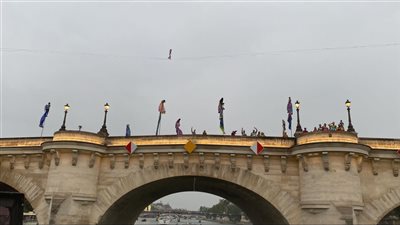 أولمبياد باريس، لاعب أكروبات يبهر الجميع باستعراض رائع في حفل الافتتاح