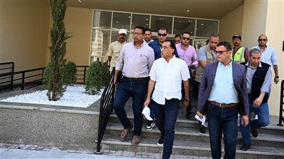 رئيس الوزراء يتفقد الوحدات الجاهزة للتسليم بالحي اللاتيني في العلمين الجديدة