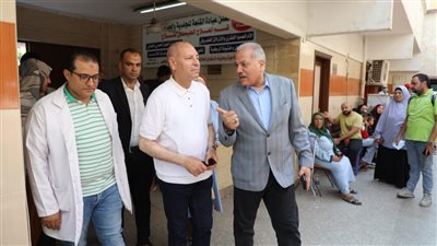 محافظ القاهرة يتفقد عيادة الجذام بالخليفة (صور)