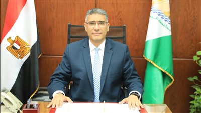 محافظ الجيزة يهنئ الطالبة الحاصلة على المركز الأول بالثانوية العامة أدبي