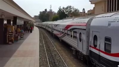 تصوير جوي للقطارات الروسية أثناء التشغيل اليومي على خطوط السكك الحديدية