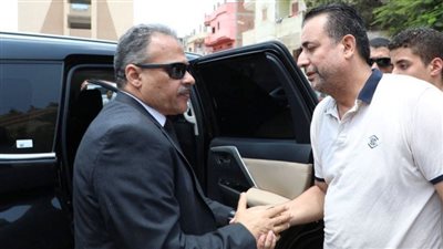 محافظ الشرقية يُؤدي واجب العزاء في زوجة أحد الحرس الخاص 