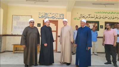 رئيس قطاع المعاهد الأزهرية وأمين البحوث الإسلامية يتفقدان امتحانات الدور الثاني بالأقصر 
