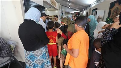 إقبال كبير على معرض الإسكندرية للكتاب قبل اختتامه غدا (بث مباشر)