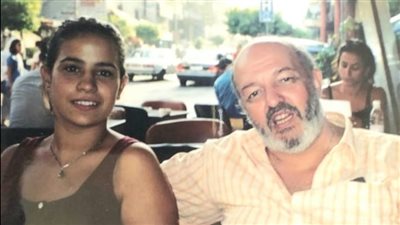 نادين خان تكشف موقفا لا تنساه مع والدها 