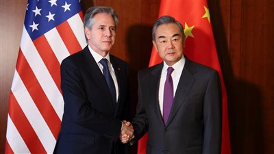 وزير الخارجية الصيني لنظيره الأمريكي: بكين تأمل أن تنظر واشنطن إليها بعقلانية وموضوعية