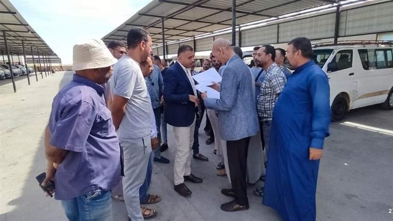 موقف سيارات الوادي