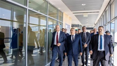 وزير الطيران يتابع أعمال تطوير مبنى الركاب الجديد بمطار برج العرب