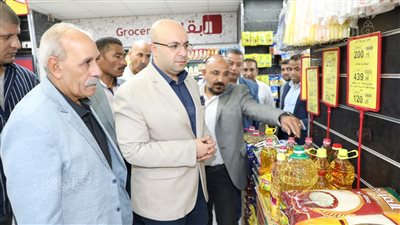 محافظ بني سويف يتفقد سلاسل تجارية للاطمئنان على توافر السلع الأساسية