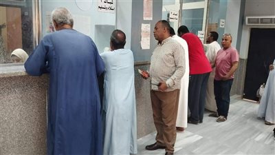 رئيس نقادة بقنا يتفقد المركز التكنولوجي لمتابعة تلقي طلبات التصالح (صور)