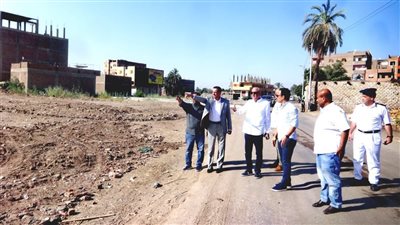 محافظ الأقصر يتفقد رفع كفاءة الطرق ومشروعات الرصف 