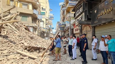 بدء رفع أنقاض العقار المنهار في المنصورة (صور) 