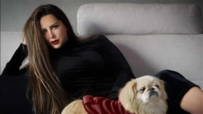 شقراء الشاشة، ريم مصطفى تتألق بإطلالات مختلفة وتشعل 