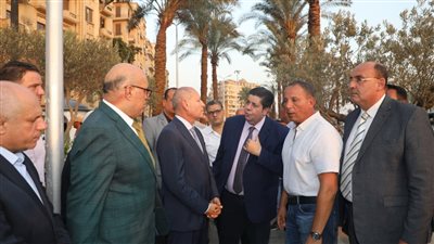 محافظ القاهرة يتفقد أعمال الصيانة والتشجير بميدان التحرير (صور)