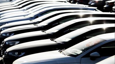 خبراء يكشفون مدى تأثر أسعار السيارات بزيادة البنزين 