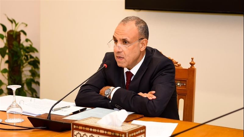 الدكتور بدر عبد العاطى