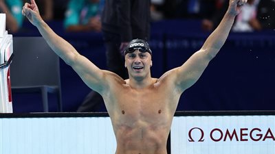 الإيطالي نيكولو مارتينينجي يحرز ذهبية 100 متر سباحة في أولمبياد باريس
