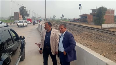 رئيس مدينة الزقازيق يتفقد أعمال النظافة بالشوارع