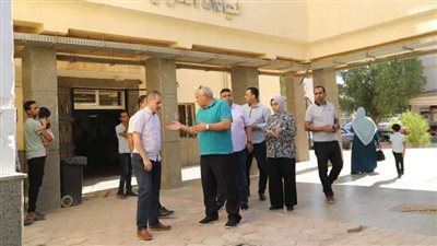 محافظ الوادي الجديد يتفقد مستشفى الخارجة التخصصي 