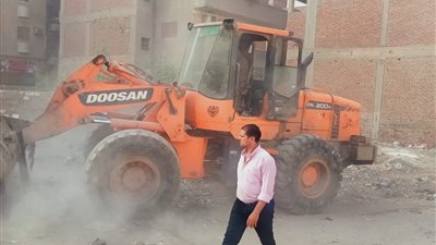 تكثيف جهود الوحدات المحلية في النظافة العامة ورفع كفاءة الطرق بالزقازيق