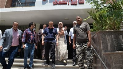 محافظ أسيوط يشهد تسليم 3 حجرات جديدة للتأمين الصحي