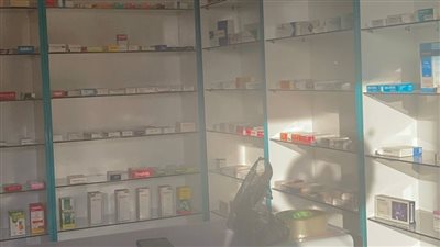 جهاز حماية المستهلك بالأقصر يضبط صيدلية غير مرخصة بالطود