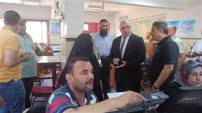 سكرتير عام البحيرة يتابع سير العمل بالمركز التكنولوجي بكفر الدوار