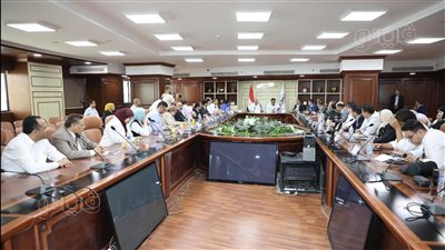 وزير الصحة ومحافظ بني سويف يجتمعان بأعضاء مجلسي النواب والشيوخ