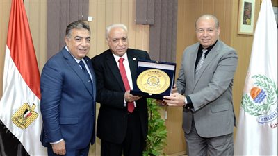 مجلس جامعة المنصورة يكرم عمداء كليتي التمريض والفنون الجميلة