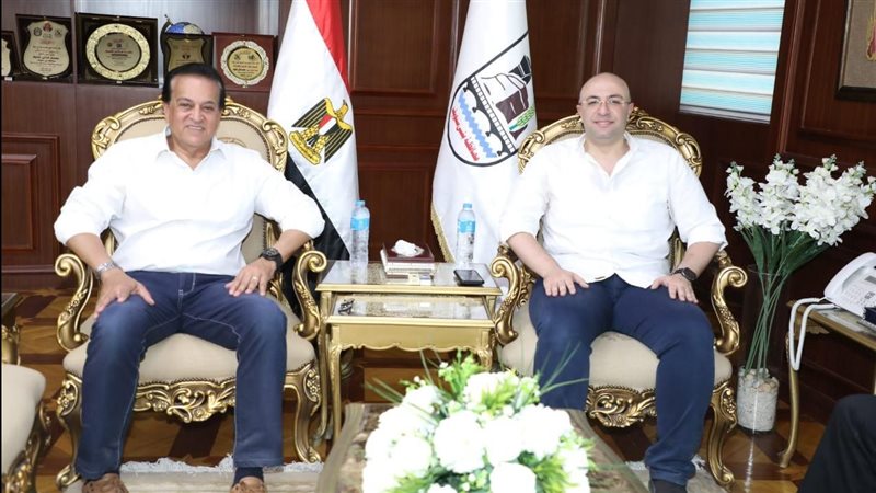 محافظ بني سويف يستقبل