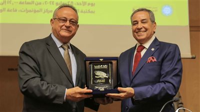 معرض كتاب الإسكندرية يختتم أنشطته بتكريم الفائزين بجوائز الدولة