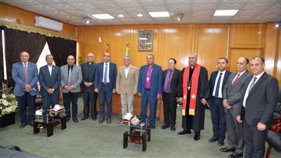 محافظ الإسماعيلية يؤكد أهمية دور العبادة في تربية النشء