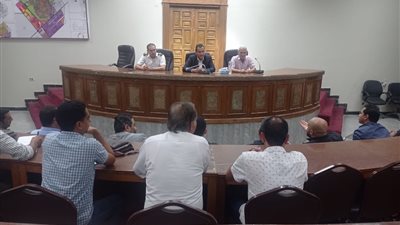 رئيس جهاز العاشر من رمضان يلتقي ببعض المواطنين لبحث مقترحاتهم لتطوير المدينة