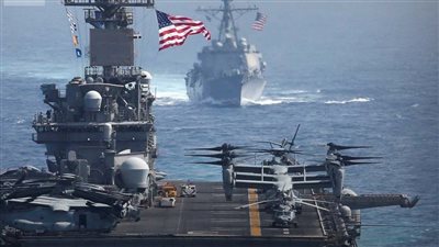 تعرض سفينة تابعة للبحرية الأمريكية لأضرار في خليج عمان