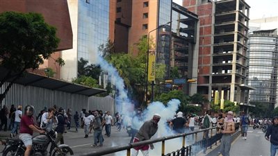 صادرت 400 بندقية، فنزويلا تعتقل أجانب بينهم أمريكيون بتهمة التخطيط لـ زعزعة الاستقرار 