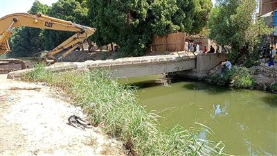 رئيس مدينة إسنا يتابع تنفيذ مشروع إحلال وتجديد كوبري الجوايدة جنوب الأقصر 