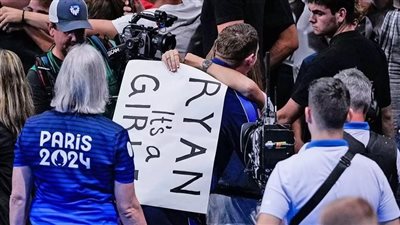 طرائف باريس 2024، سباح أمريكي يحتفل بالميدالية الأولمبية وبمولوده الجديد