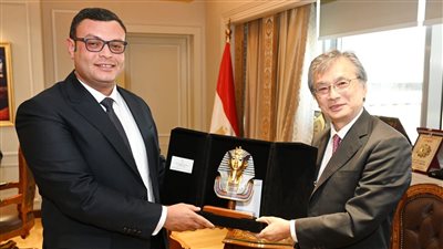 وزير الإسكان يبحث مع السفير الياباني تعزيز التعاون فى مجال التشييد والبناء 