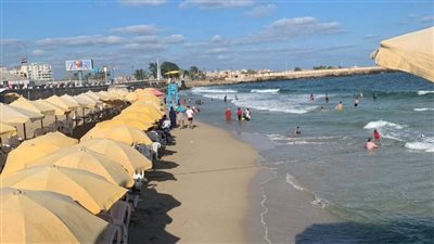 هدوء نسبي للأمواج فى القطاع الشرقي والغربي بالإسكندرية 