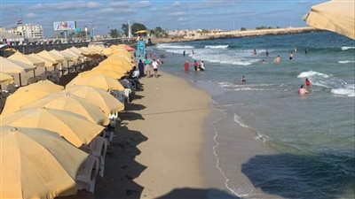 مصايف الإسكندرية: رفع مخلفات مياه الشواطئ أولا بأول (صور)