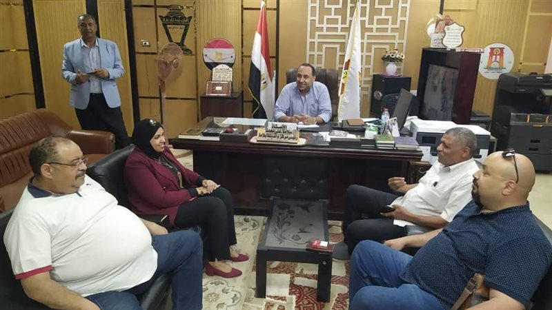 رئيس مدينة بلاط يشيد