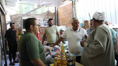 محافظ الوادي الجديد يتفقّد مشروعات الاستثمار العقاري ومنافذ السلع الغذائية بالخارجة